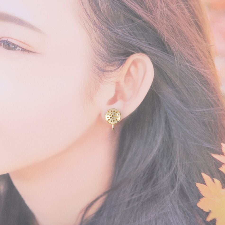 シャワー台付き イヤリング 13mm ゴールド 着用イメージ