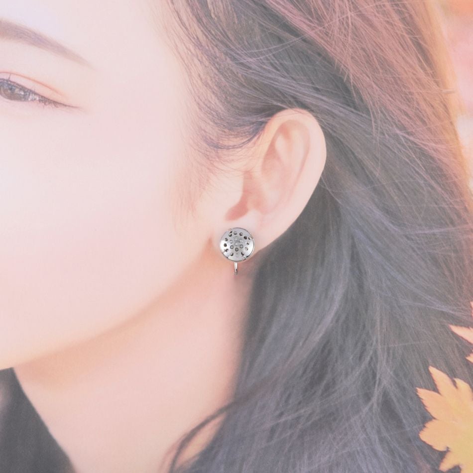 シャワー台付き イヤリング 13mm シルバー 着用イメージ