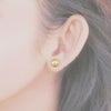 お椀皿 8mm ピアス ゴールド 着用イメージ