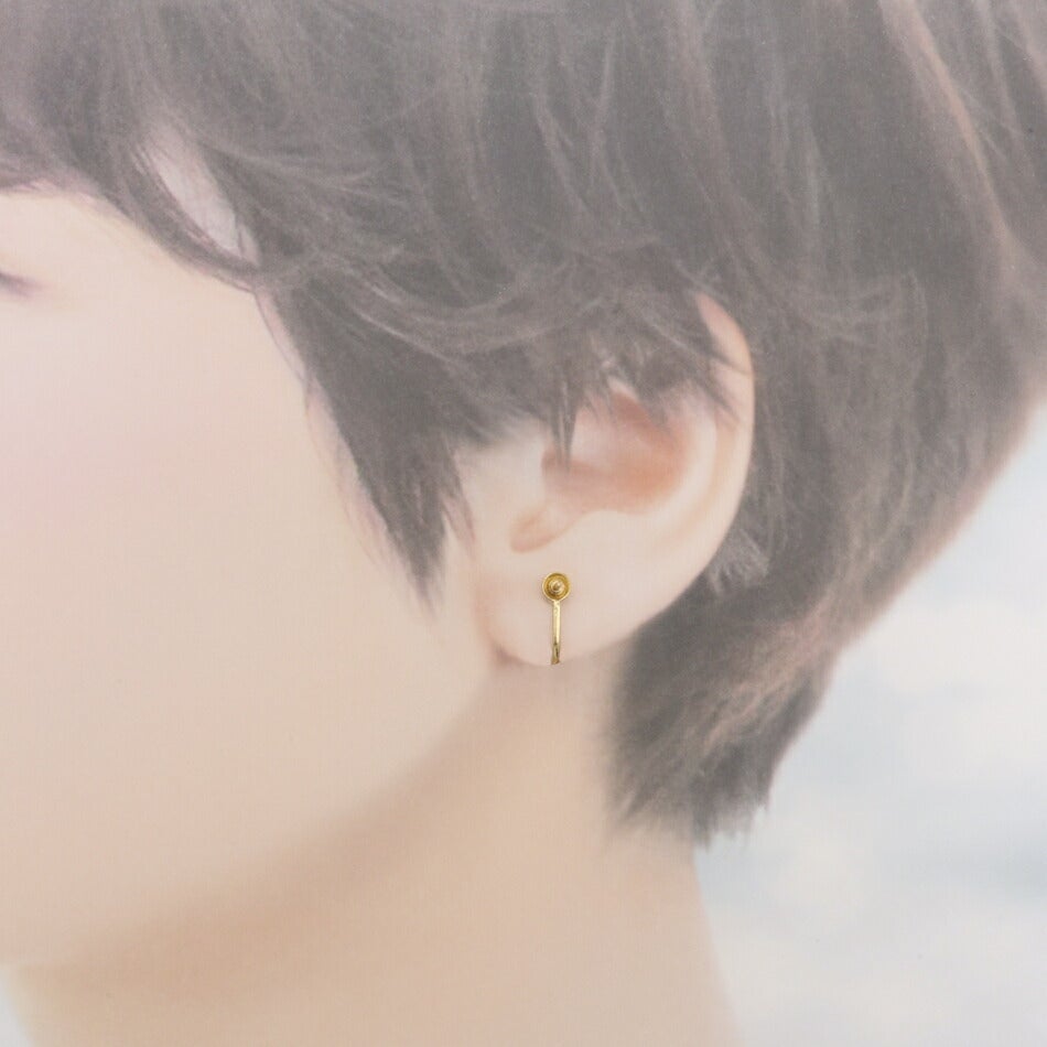 芯有り お椀 イヤリング ゴールド 着用イメージ