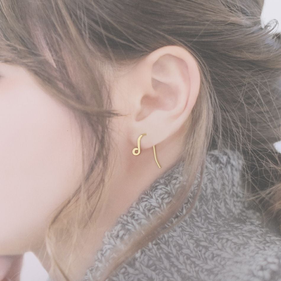 太 × 平面フック ピアス 3 ［ ゴールド 金 ］ サージカルステンレス
