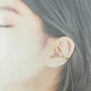 イヤーカフ 玉付き ウェーブ ゴールド 着用イメージ