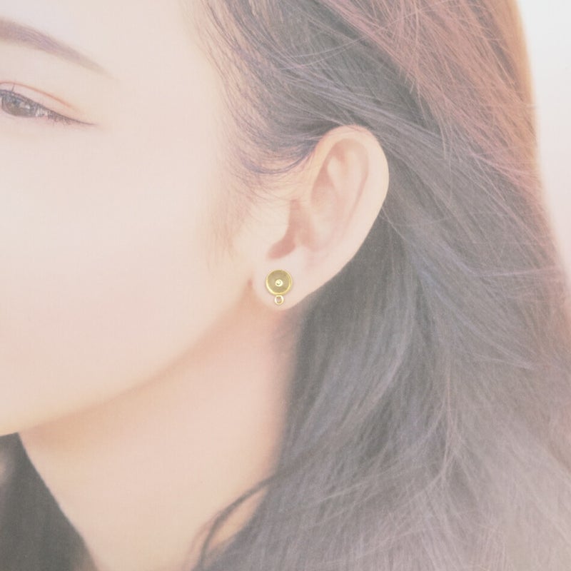 * ポストのみ * お椀皿 ［ カン付き 8mm ］ ピアス ［ ゴールド 金 ］着画